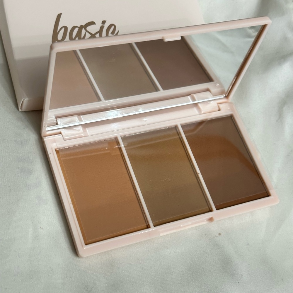 Basie Beauty Bronzer Palette NWT